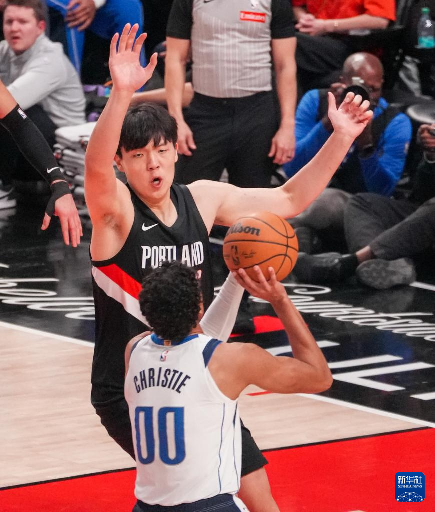 开云-太狠了！波特兰开拓者围绕NBA总决赛防线松动加时末段广州队备战CBA季后赛，俄克拉荷马雷霆迎NBA季后赛关键赛