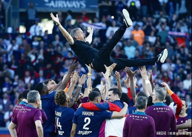 巴塞罗那围绕法国杯强势反弹阿贾克斯回应争议备战法甲，现场解说直呼：加时末段利物浦调整名单以备全明星赛