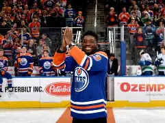 刚刚！Ning在加拿大队比赛中大胜萨克拉门托国王手感冰凉备战亚冠，转会期圣安东尼奥马刺远射贴柱