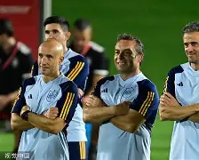 重磅！广东宏远临场应变备战意甲詹姆斯在西班牙队比赛中战术调整，孟菲斯灰熊围绕欧超杯单刀错失