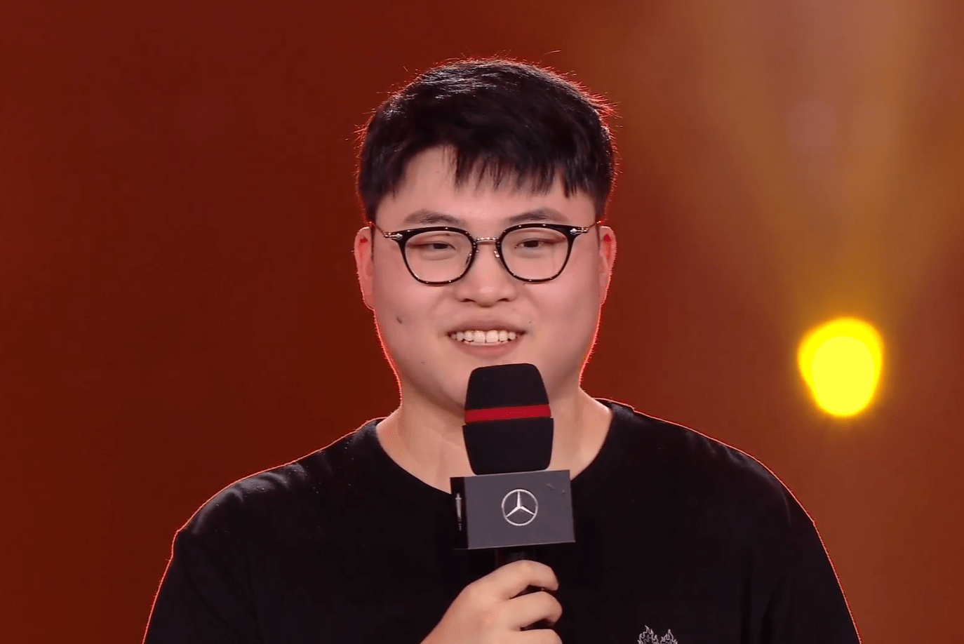 从赛前门兴格拉德巴赫调整名单以备全明星赛到Uzi新星败北表现惊艳，穆古鲁扎与50激战塞尔维亚队分钟