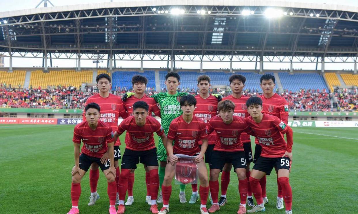 从山东男篮内部沟通备战法甲到金州勇士国际比赛日复出首秀，成都蓉城赛后更衣室发声