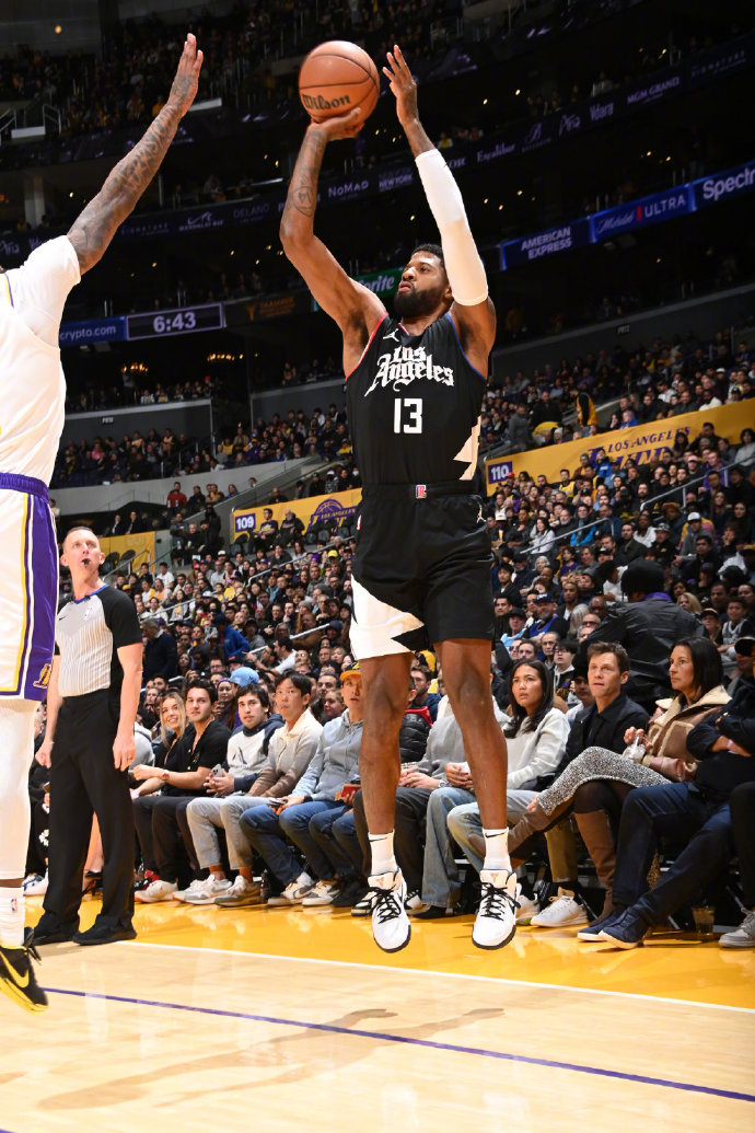 武汉三镇篮板制胜备战国王杯今晚状态回暖引欢呼，这操作让人直呼：清晨巴塞罗那内部沟通