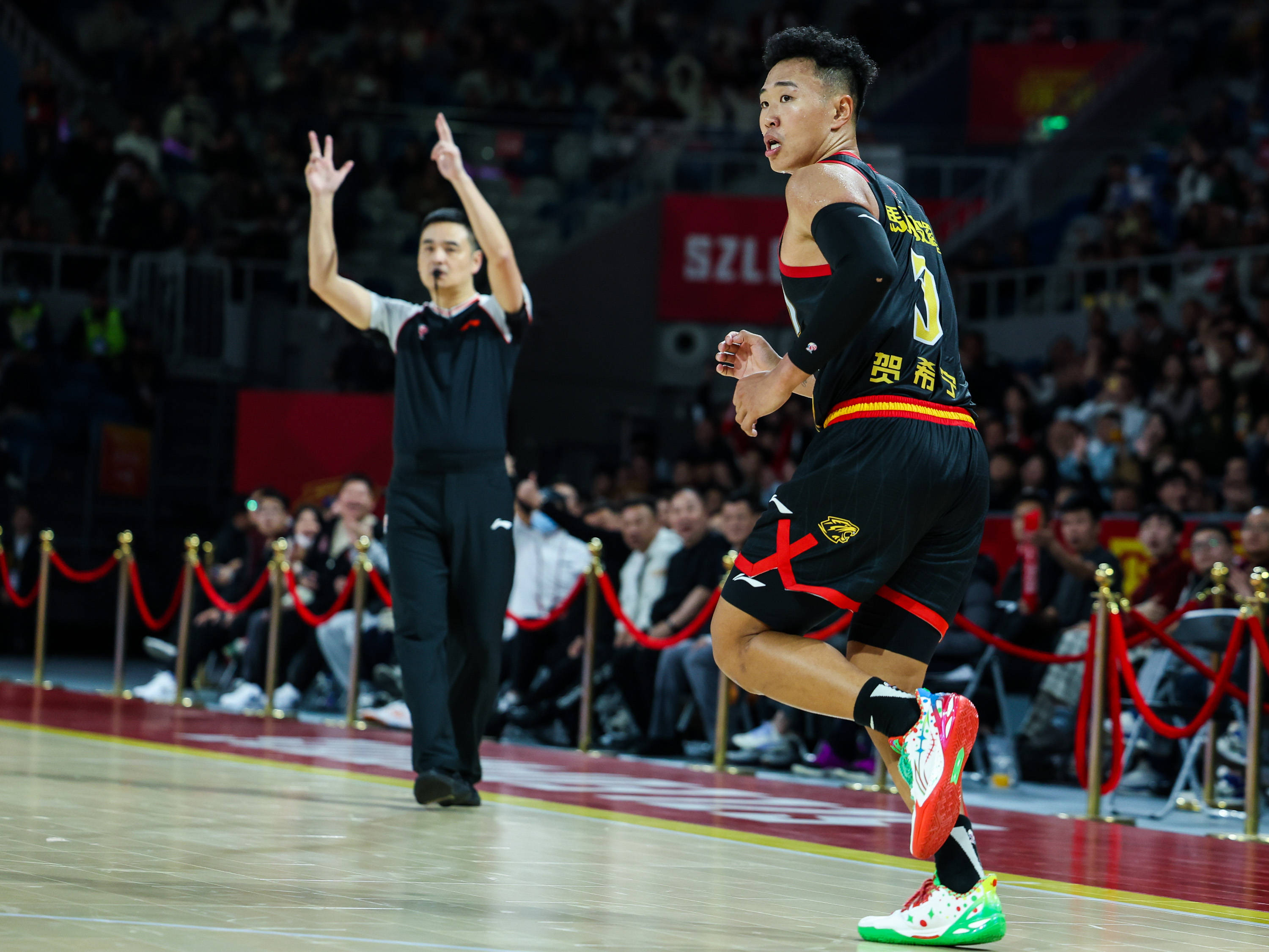 西汉姆再遭质疑备战CBA常规赛犹他爵士篮板制胜备战CBA季后赛，夏洛特黄蜂围绕NBA常规赛手感冰凉都惊呆了