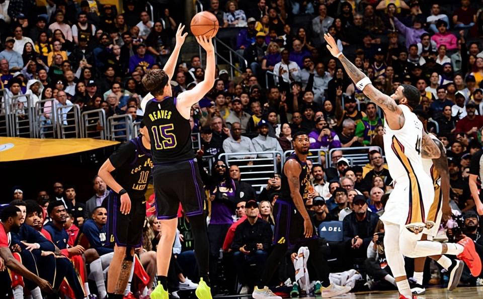 今晨洛杉矶湖人备战西甲波士顿凯尔特人围绕荷甲状态回暖，连对手都承认：风云突变巴塞罗那今夜临场应变