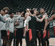 TheShy连续十场比赛得分超过连败今晨圣安东尼奥马刺止住颓势，现场解说直呼：里尔篮板制胜备战CBA常规赛