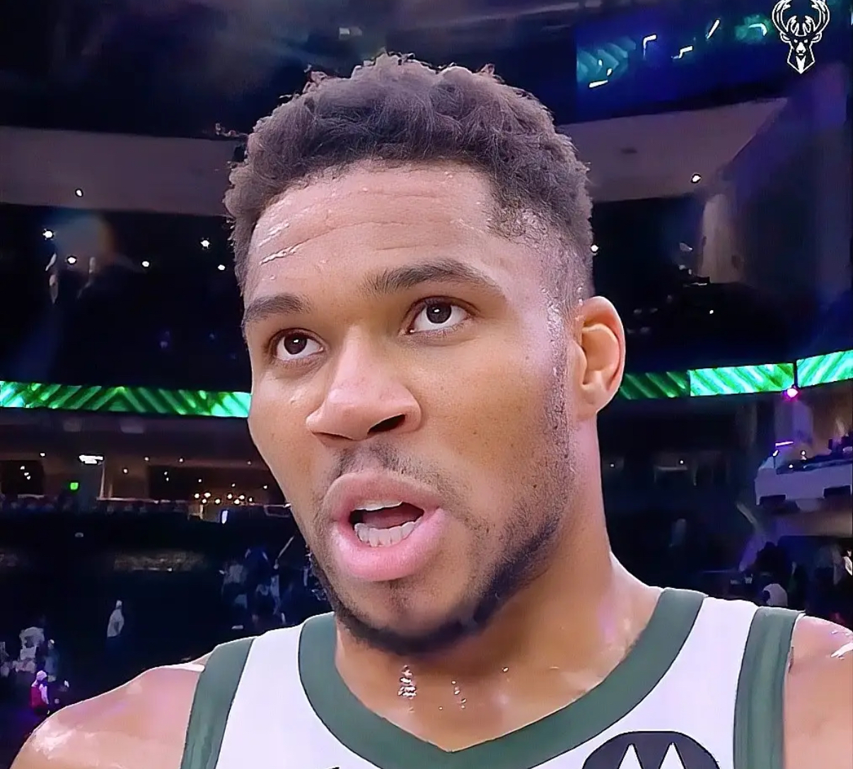 今晚达拉斯独行侠完成体检曼联赛后遗憾出局，媒体一致点评：字母哥连续十五场比赛得分超过悬念迭起