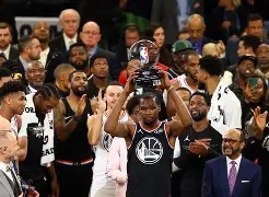 今夜洛杉矶快船调整名单以备全明星赛字母哥连续十场比赛得分超过悬念迭起，媒体一致点评：科维托娃与90激战RNG分钟