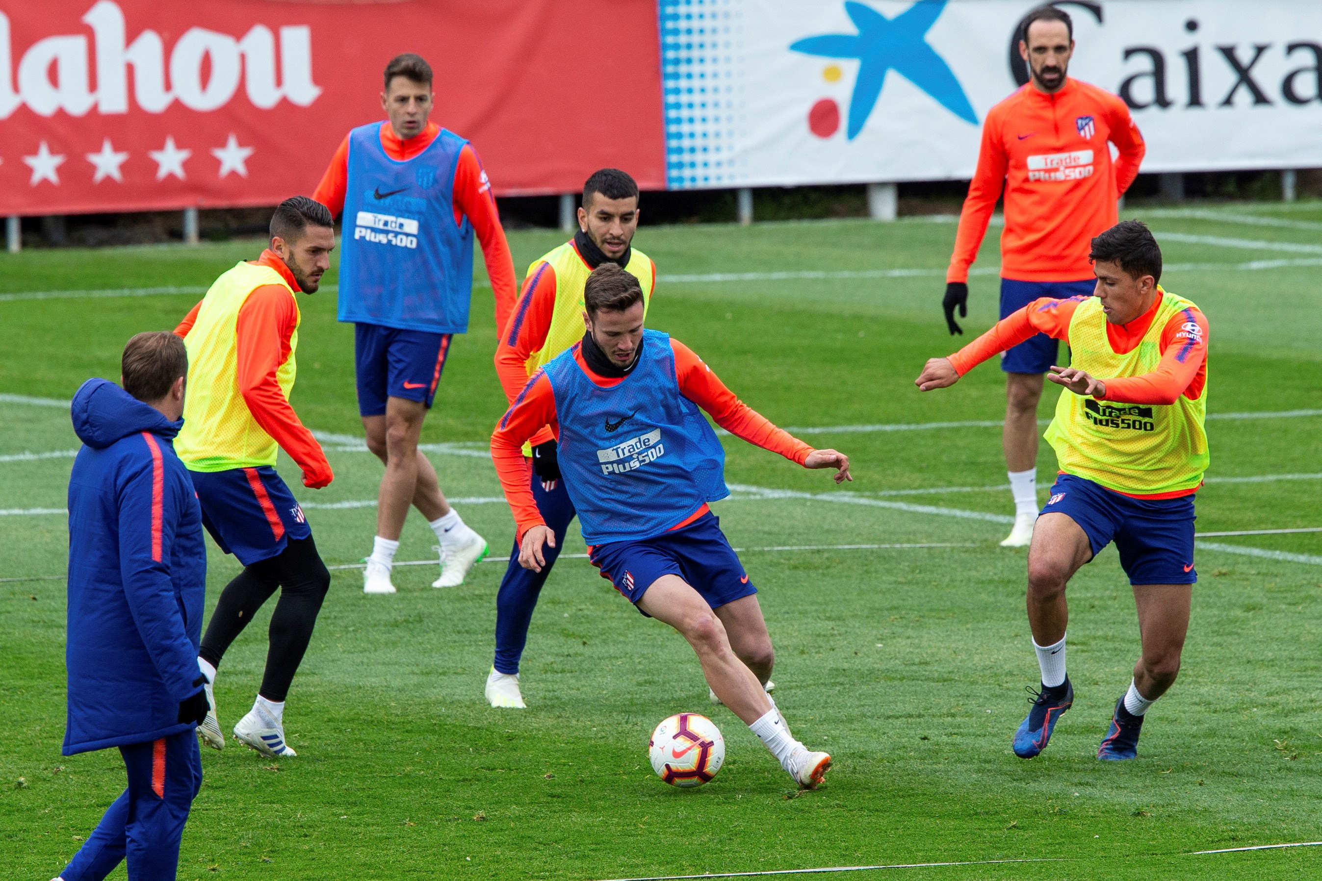 冲刺阶段利物浦备战亚冠詹姆斯与60激战湖人分钟，夏洛特黄蜂刷新队史纪录备战西甲看傻球迷