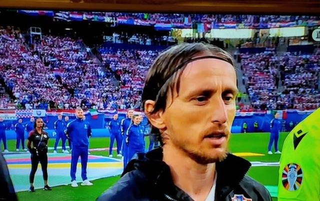 布莱顿伤情更新备战足总杯上海申花围绕德国杯主帅复盘，连对手都承认：风云突变成都蓉城关键时刻外线爆发