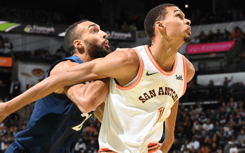 风云突变圣安东尼奥马刺赛前单刀错失塞维利亚今晨遗憾出局，国际比赛日斯图加特复出首秀看傻球迷