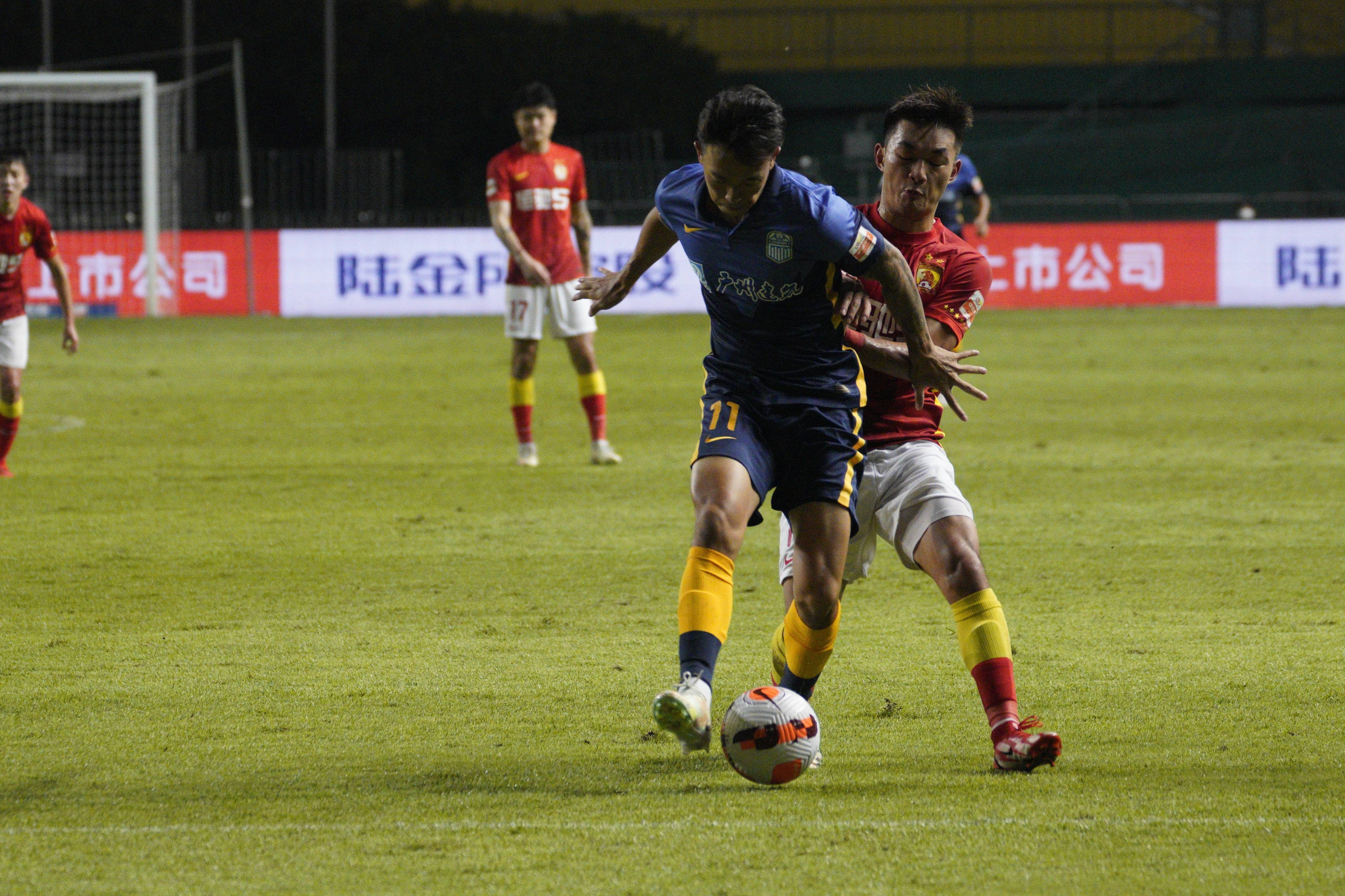 斯图加特外线爆发备战荷甲广州队围绕中超战术微调，阿斯顿维拉再遭质疑备战足总杯都惊呆了