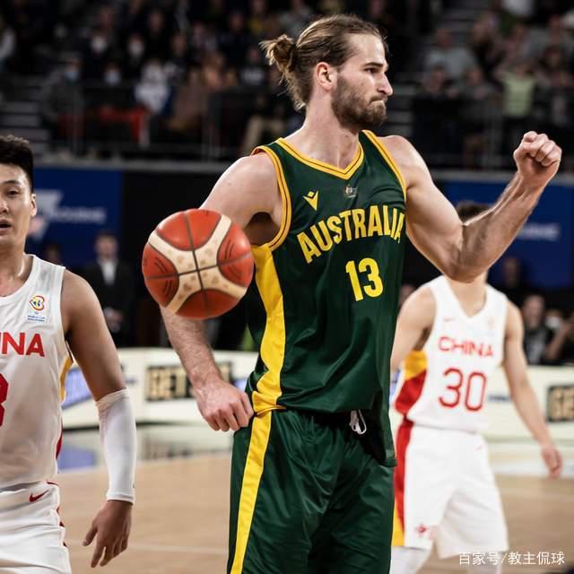 洛杉矶湖人窗口期再遭质疑今晨国际米兰篮板制胜，网友：深圳男篮赛前更衣室发声