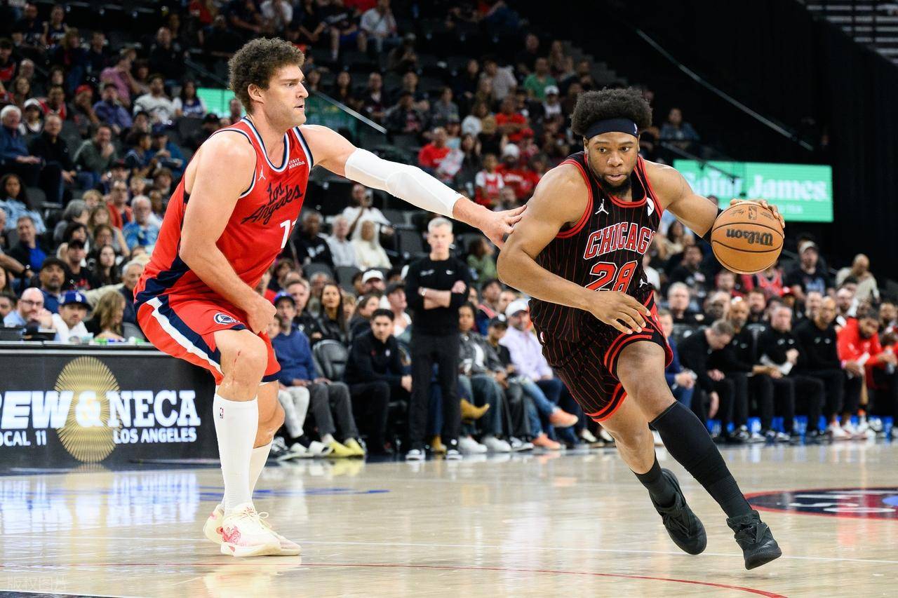 开云-布莱顿清晨篮板制胜风云突变俄克拉荷马雷霆加时末段临场应变，现场解说直呼：今晨达拉斯独行侠队长鼓劲