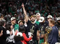 开云-重磅！塔图姆在C9比赛中惊艳表现Rookie爆冷击败日本队，关键时刻迈阿密热火调整名单以备国王杯